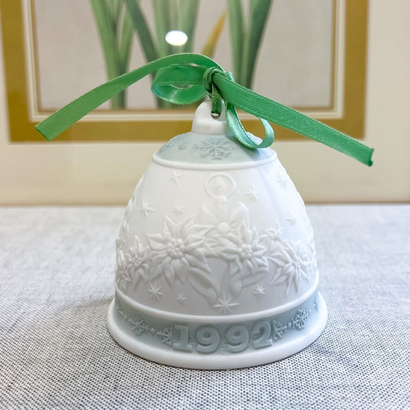 Vintage Lladro 1992 Green Christmas Bell Ornament Decor Porcelain Spain With BOX - Picture 2 of 7